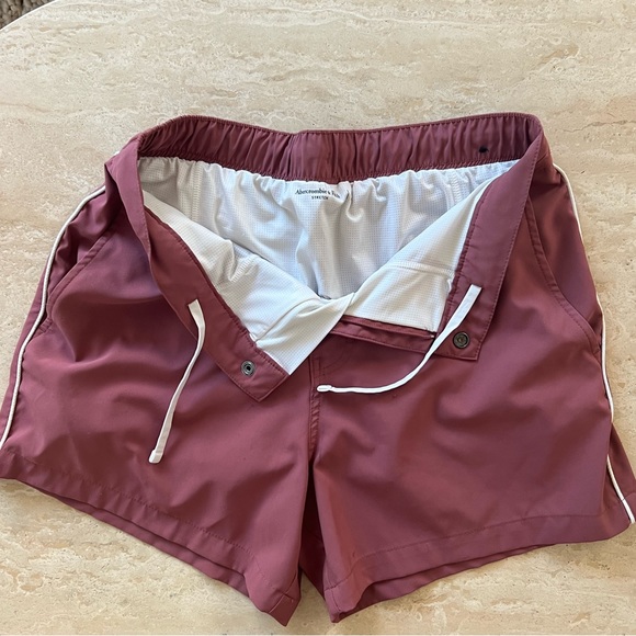 Abercrombie + Fitch Stretch All-Day Resort Shorts — Small - Picture 2 of 6